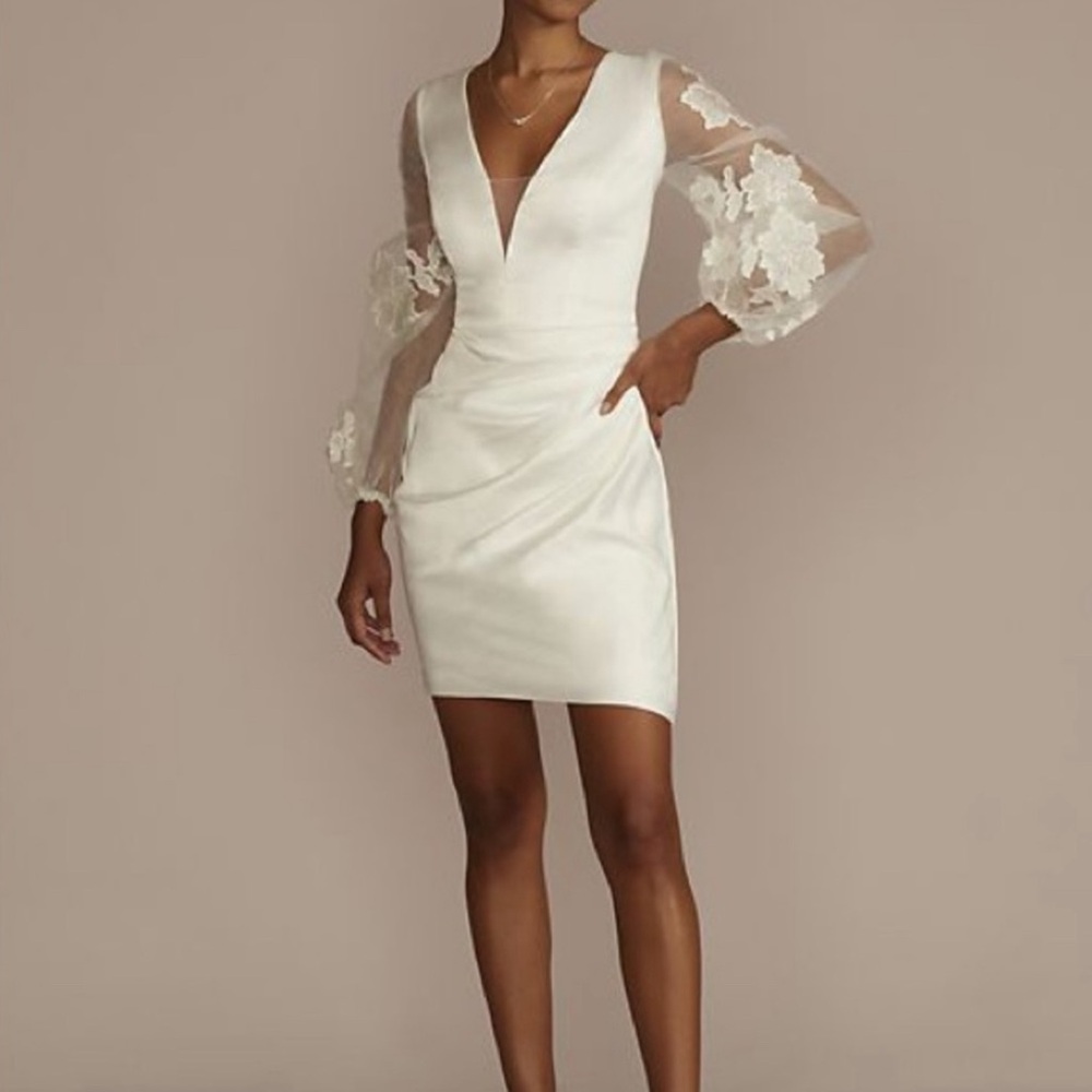 White long sleeve mini dress / DB STUDIO